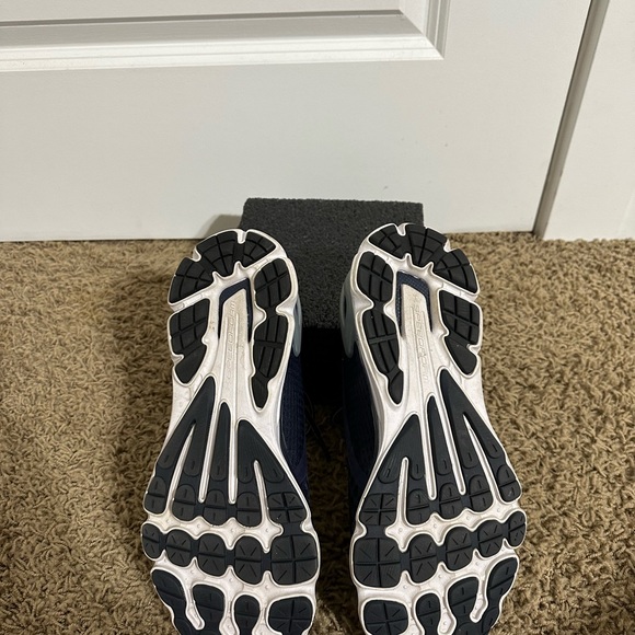 Navy blue size 10.5 UA shoes - Picture 5 of 5